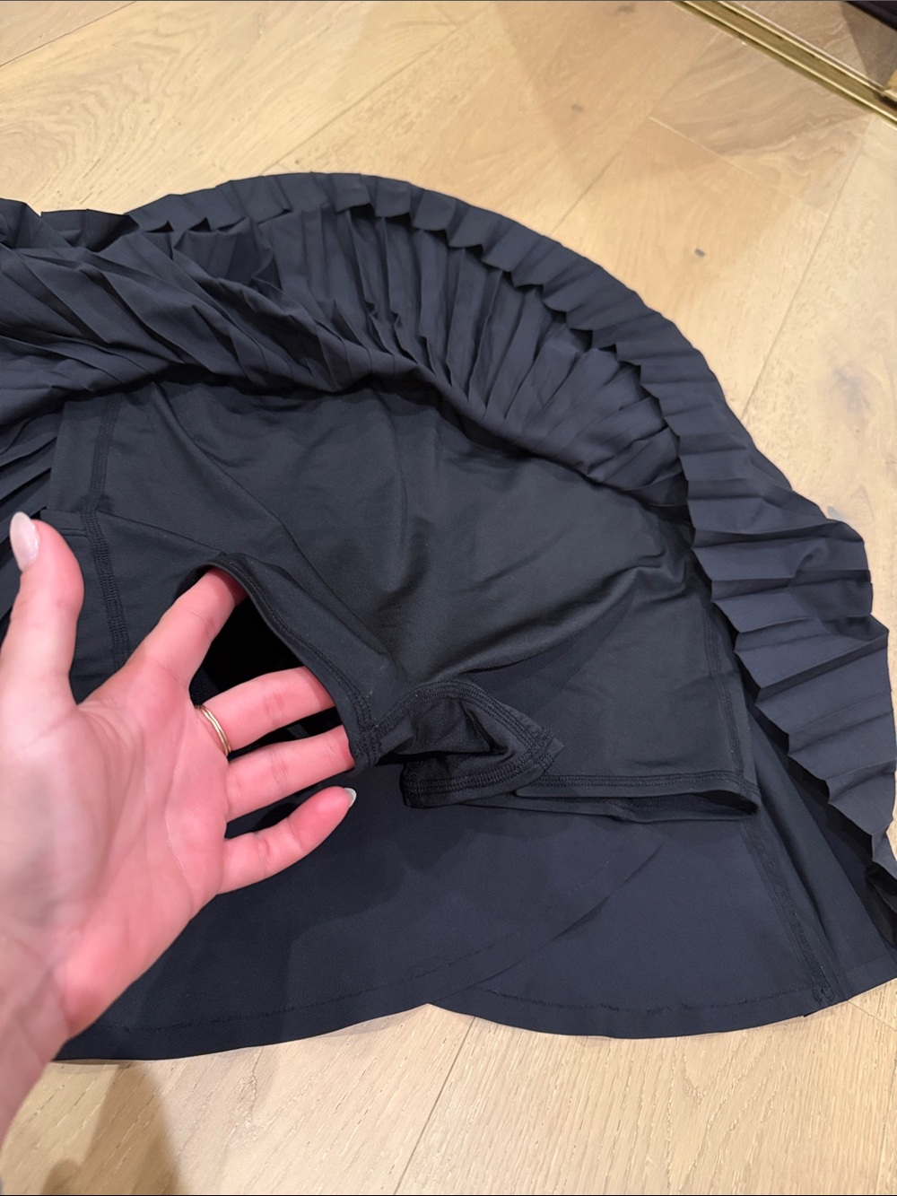 ALO Yoga Black Pleated tennis Skirt - Picture 4 of 4